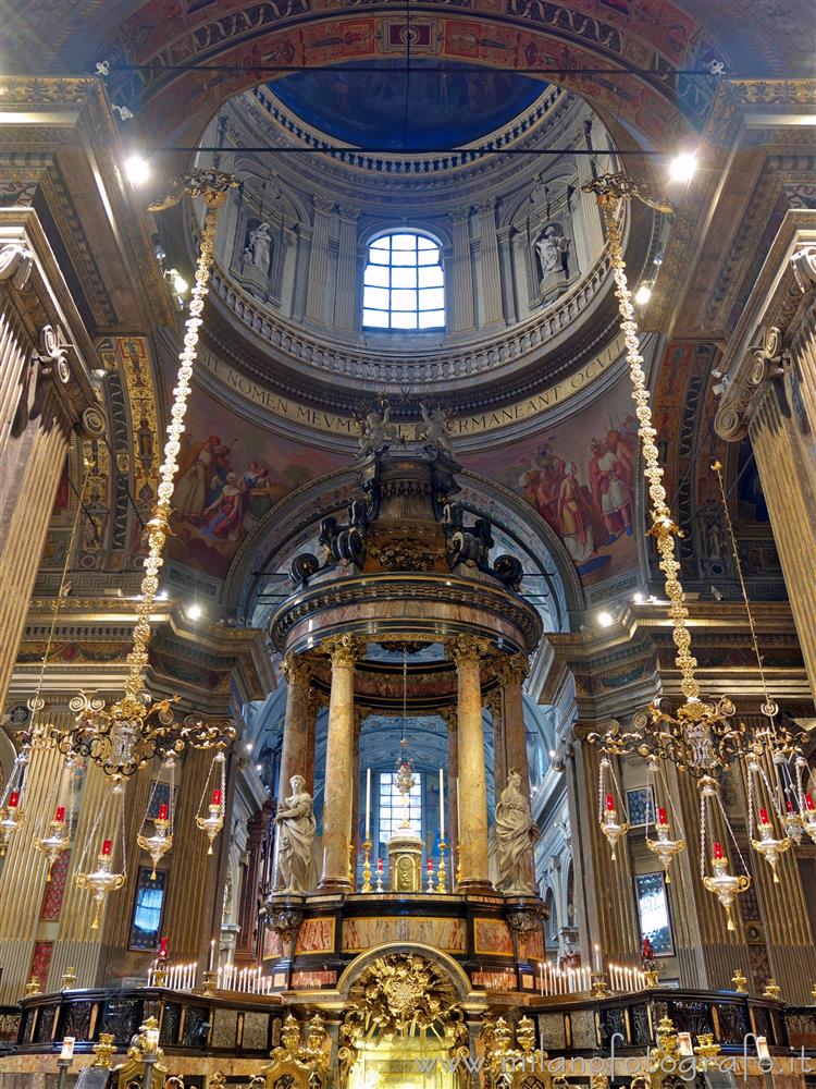 Caravaggio (Bergamo) - Edicola dell'altare maggiore del Santuario di Caravaggio vista da dietro